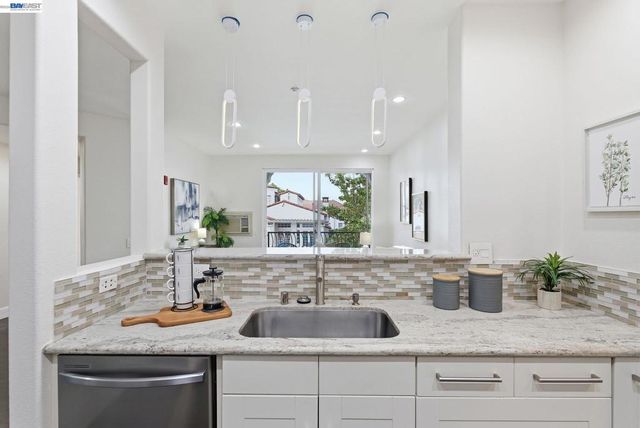 35510 Monterra Ter 201, Union City, CA 94587