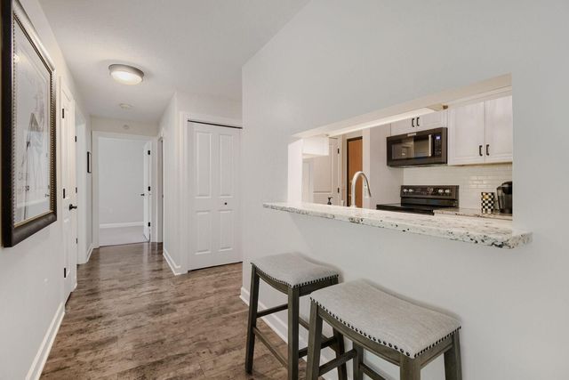1729 6th Street NE 9, Minneapolis, MN 55413