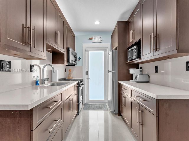 315 Van Buren St 103B, Hollywood, FL 33019