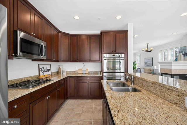 2081 HUTCHISON GROVE CT, Falls Church, VA 22043