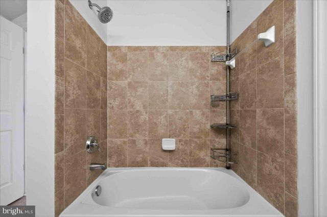 2081 HUTCHISON GROVE CT, Falls Church, VA 22043