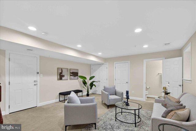 2081 HUTCHISON GROVE CT, Falls Church, VA 22043