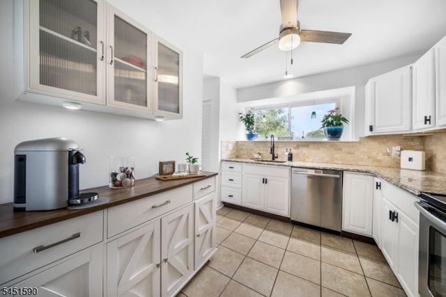138 Stratford Ct, Hillsborough Twp., NJ 08844