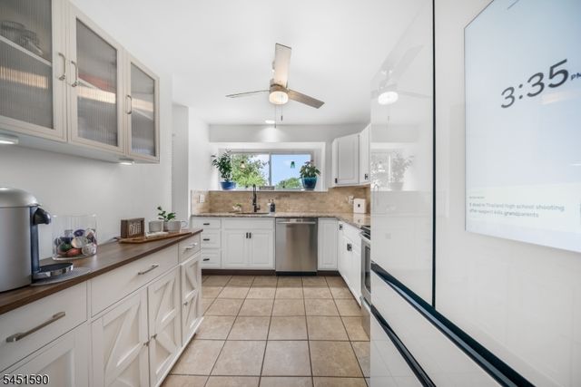 138 Stratford Ct, Hillsborough Twp., NJ 08844