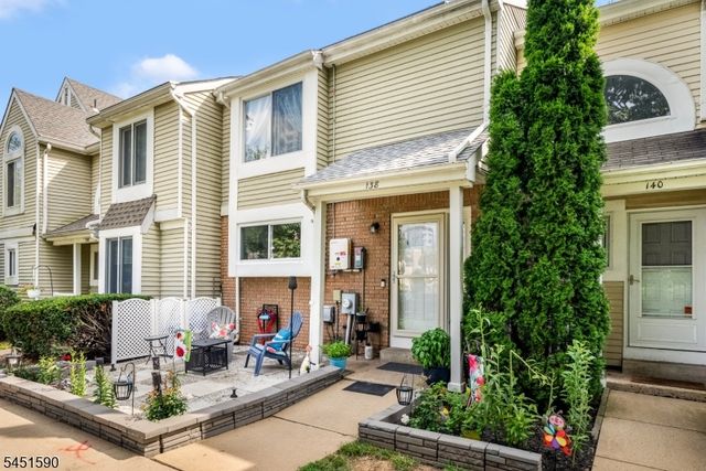 138 Stratford Ct, Hillsborough Twp., NJ 08844