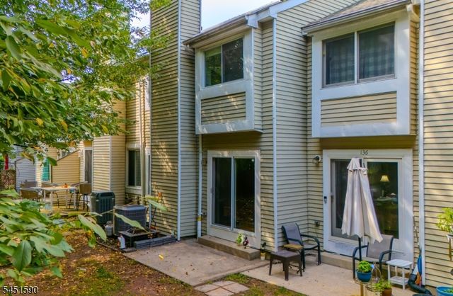138 Stratford Ct, Hillsborough Twp., NJ 08844