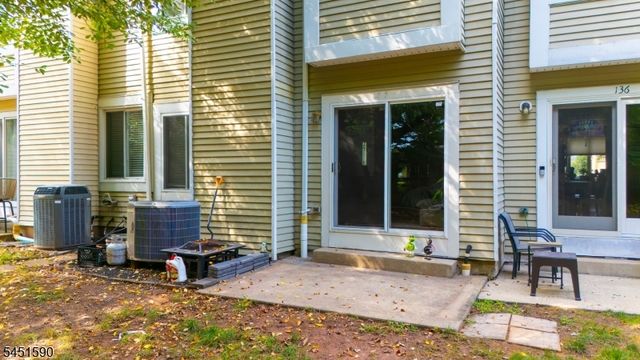 138 Stratford Ct, Hillsborough Twp., NJ 08844