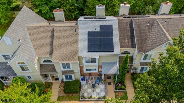 138 Stratford Ct, Hillsborough Twp., NJ 08844