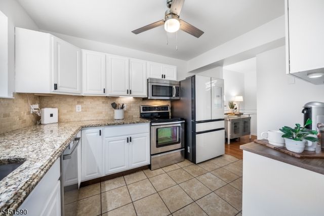 138 Stratford Ct, Hillsborough Twp., NJ 08844