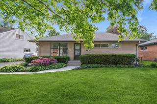 428 S BEVERLY Street, Wheaton, IL 60187