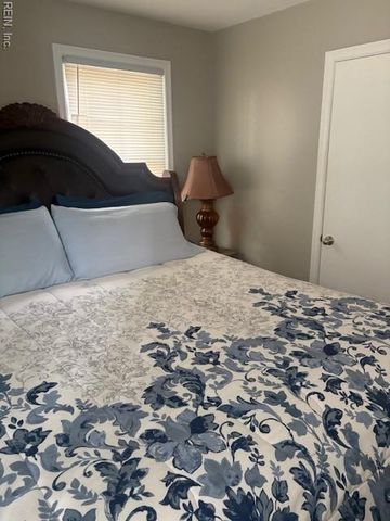 610 McLawhorne DR, Newport News, VA 23605