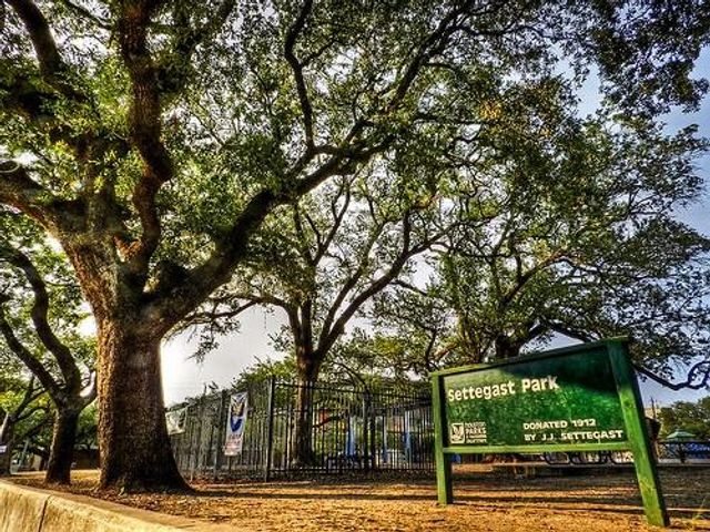 7842 Linda Vista Road, Houston, TX 77028