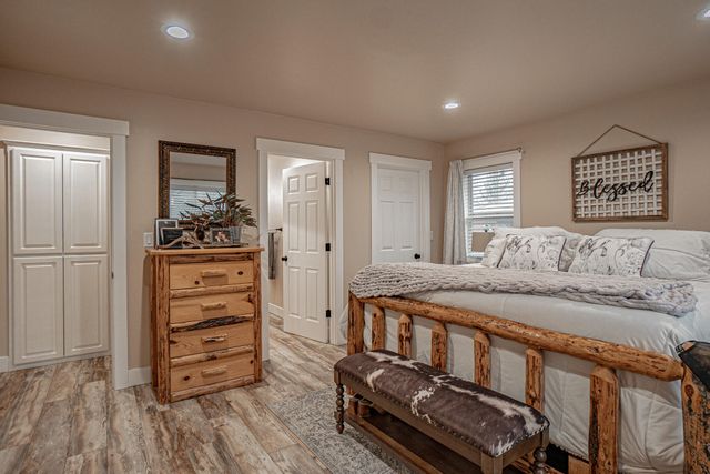 1027 Chevney Way, Shady Cove, OR 97539