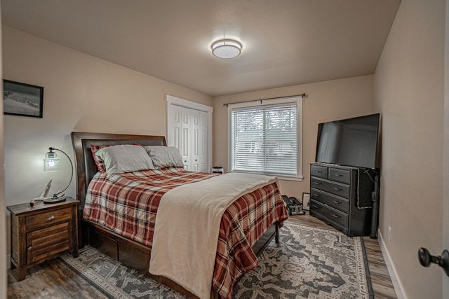 1027 Chevney Way, Shady Cove, OR 97539