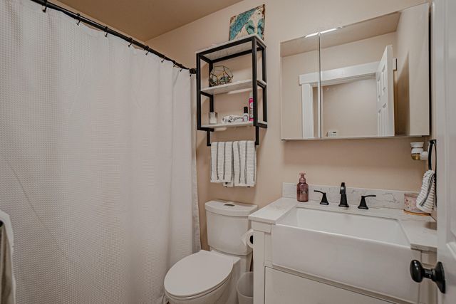 1027 Chevney Way, Shady Cove, OR 97539