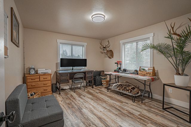 1027 Chevney Way, Shady Cove, OR 97539