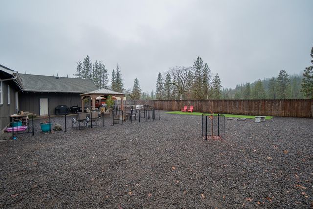 1027 Chevney Way, Shady Cove, OR 97539