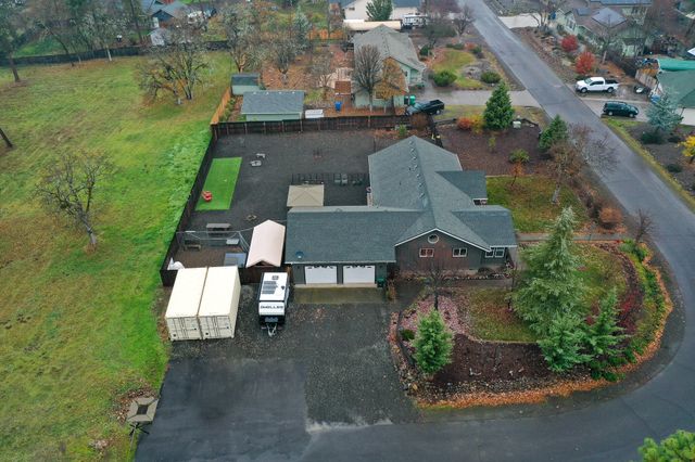 1027 Chevney Way, Shady Cove, OR 97539