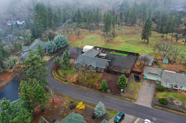 1027 Chevney Way, Shady Cove, OR 97539