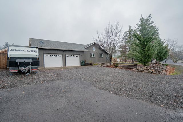 1027 Chevney Way, Shady Cove, OR 97539