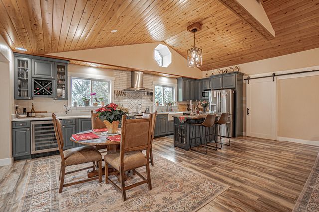 1027 Chevney Way, Shady Cove, OR 97539