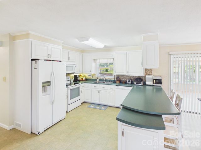 19 Pinecrest Court, Taylorsville, NC 28681