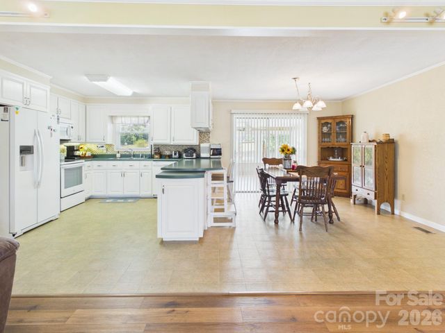 19 Pinecrest Court, Taylorsville, NC 28681