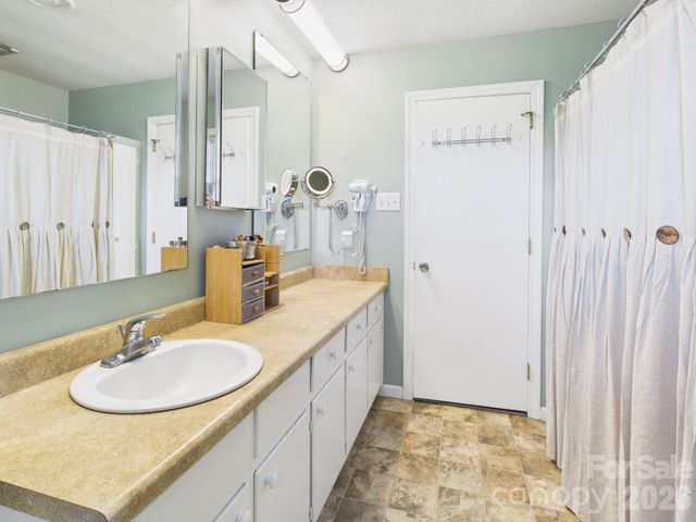 19 Pinecrest Court, Taylorsville, NC 28681