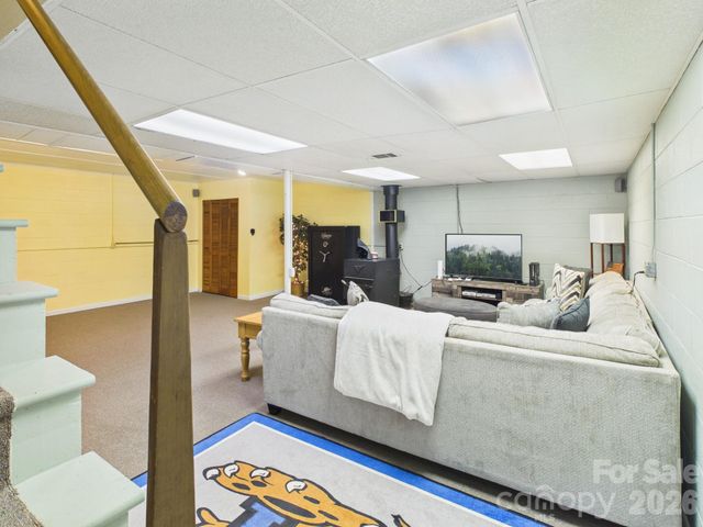 19 Pinecrest Court, Taylorsville, NC 28681