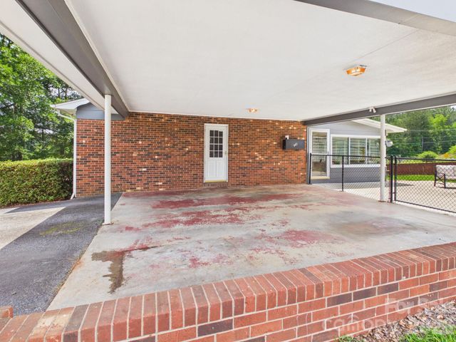 19 Pinecrest Court, Taylorsville, NC 28681
