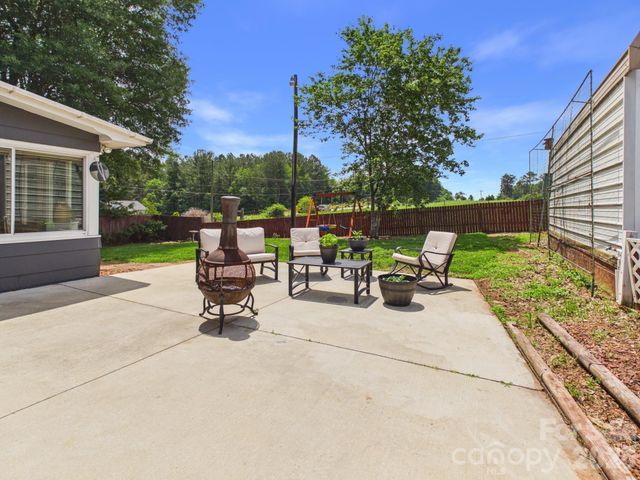 19 Pinecrest Court, Taylorsville, NC 28681