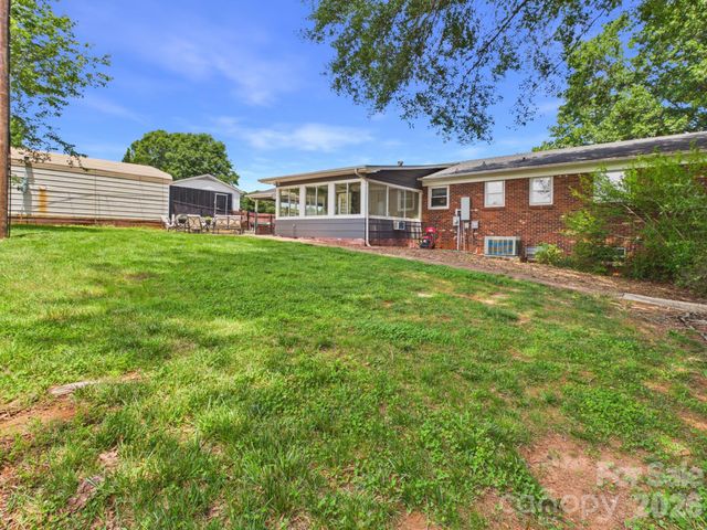 19 Pinecrest Court, Taylorsville, NC 28681