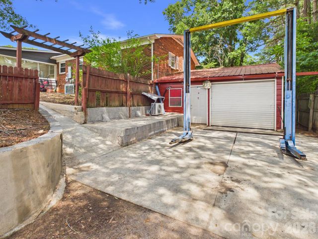 19 Pinecrest Court, Taylorsville, NC 28681