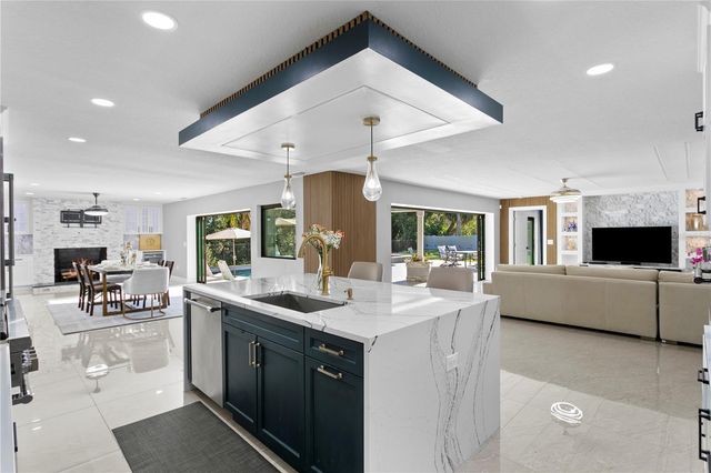 900 31ST AVENUE NE, St Petersburg, FL 33704