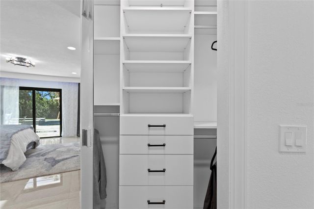 900 31ST AVENUE NE, St Petersburg, FL 33704