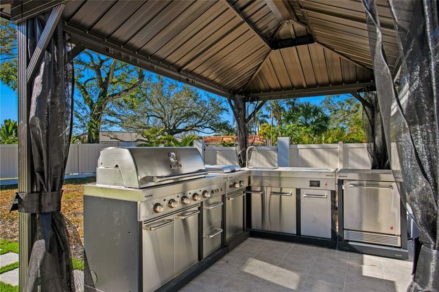 900 31ST AVENUE NE, St Petersburg, FL 33704