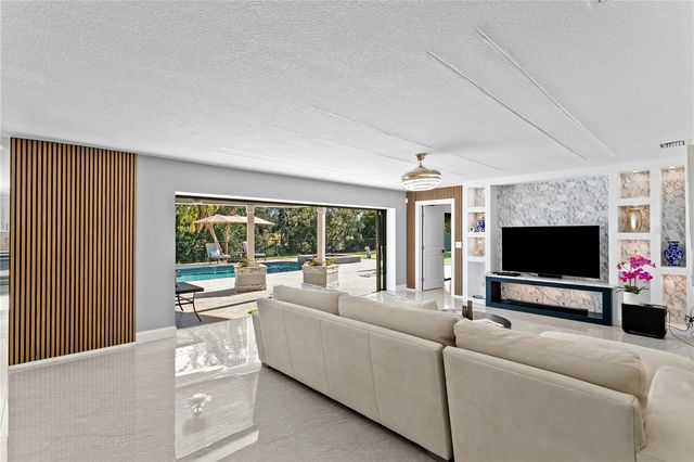 900 31ST AVENUE NE, St Petersburg, FL 33704