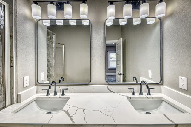 1219 S Rockwall Avenue, Terrell, TX 75160