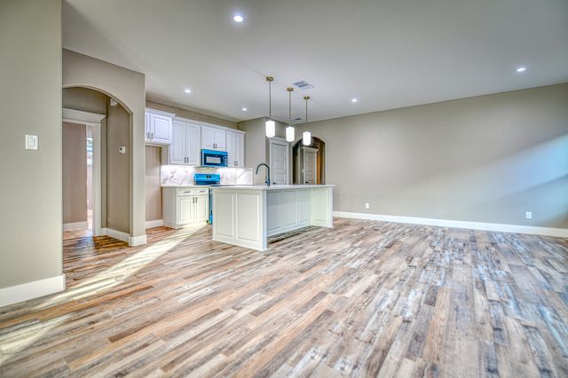 1219 S Rockwall Avenue, Terrell, TX 75160