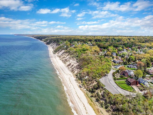 6 Satinwood Road, Rocky Point, NY 11778