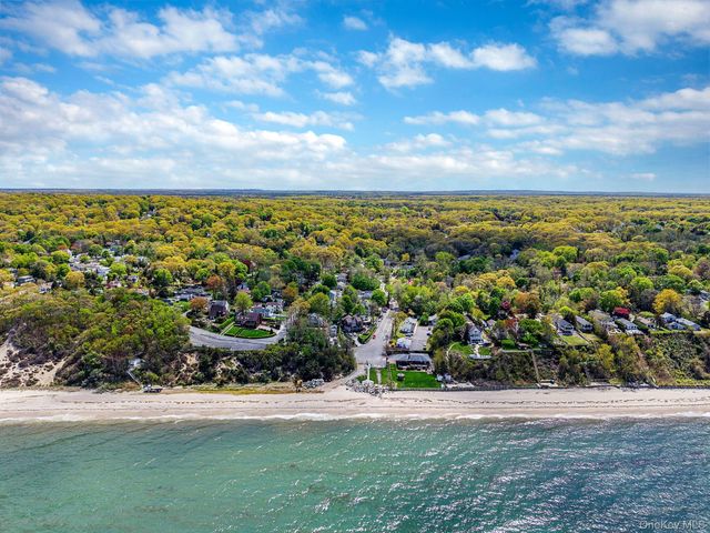 6 Satinwood Road, Rocky Point, NY 11778