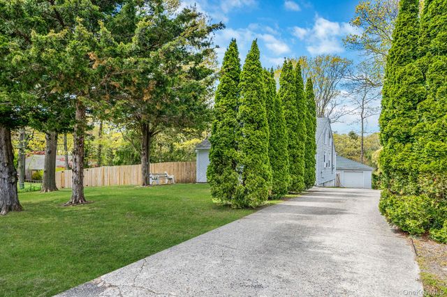 6 Satinwood Road, Rocky Point, NY 11778
