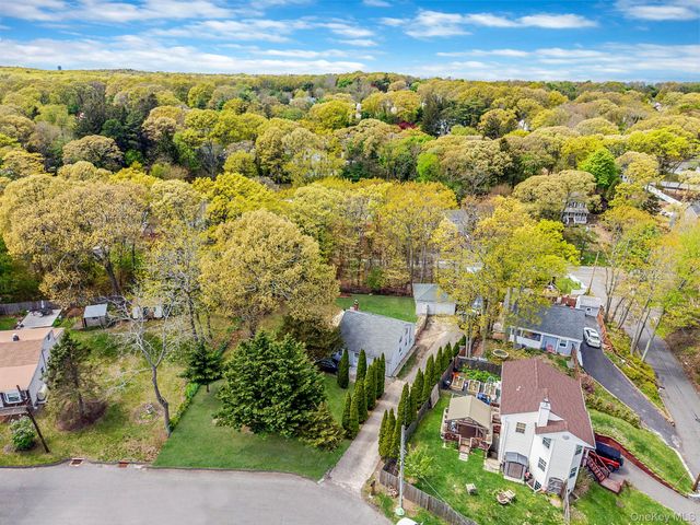 6 Satinwood Road, Rocky Point, NY 11778
