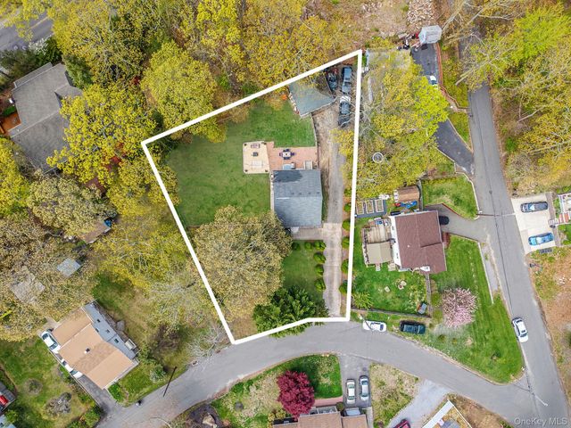 6 Satinwood Road, Rocky Point, NY 11778