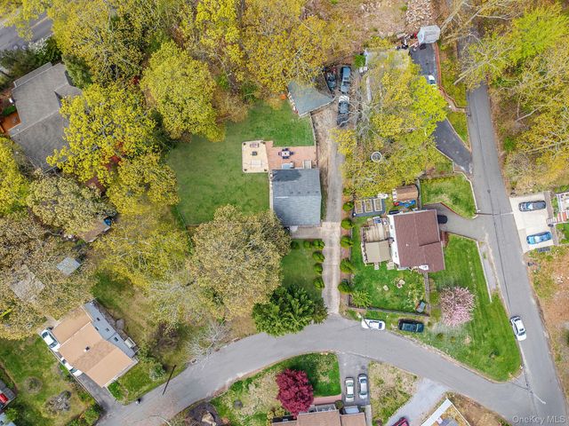 6 Satinwood Road, Rocky Point, NY 11778