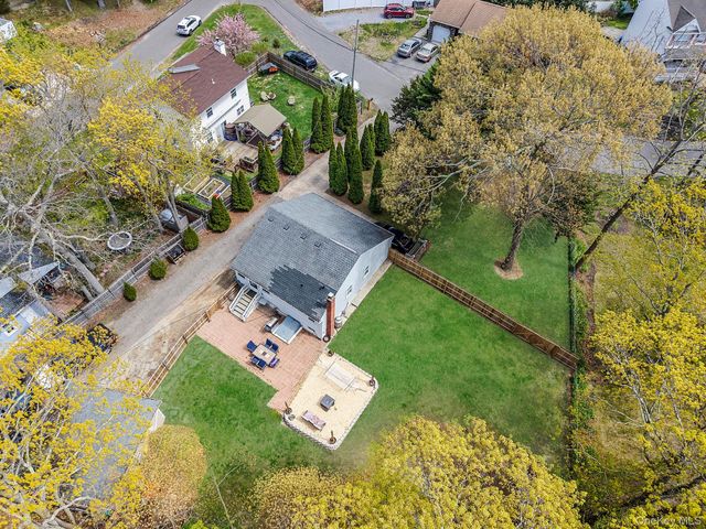 6 Satinwood Road, Rocky Point, NY 11778