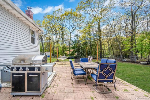 6 Satinwood Road, Rocky Point, NY 11778