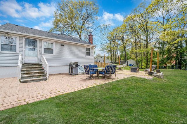 6 Satinwood Road, Rocky Point, NY 11778