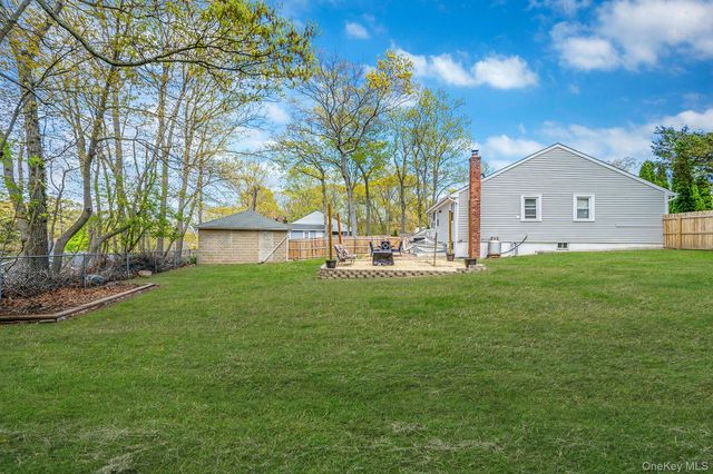 6 Satinwood Road, Rocky Point, NY 11778