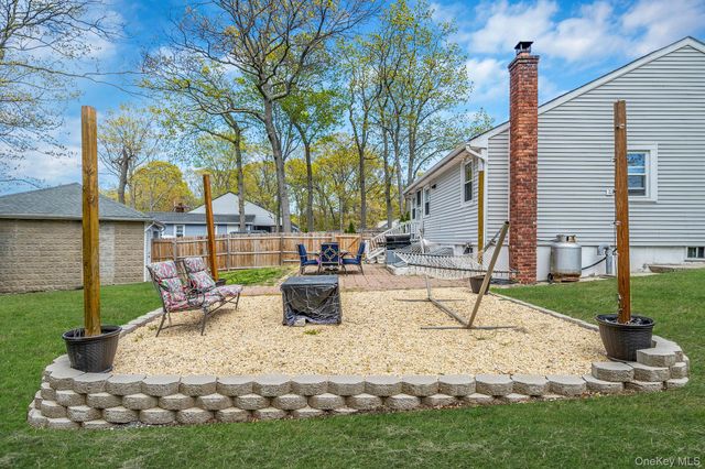6 Satinwood Road, Rocky Point, NY 11778